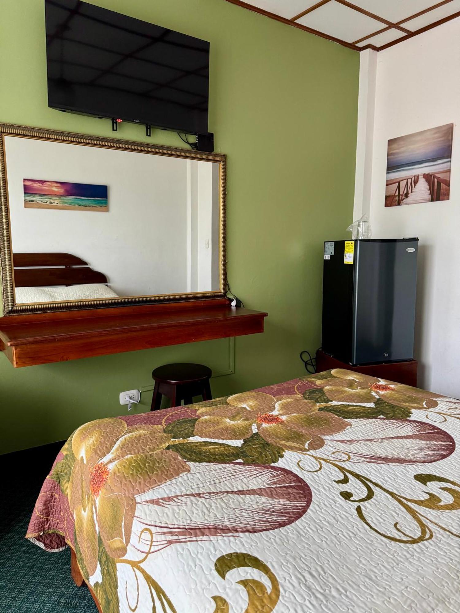 Hotel Malinche Quepos Eksteriør bilde