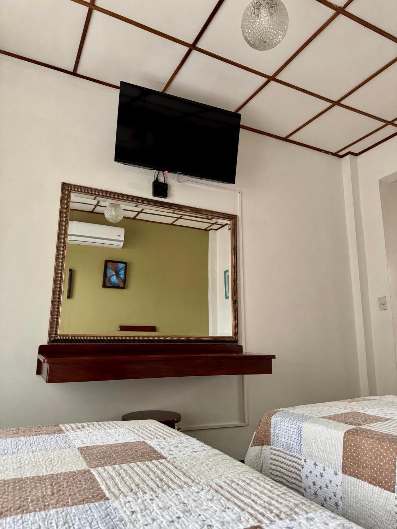 Hotel Malinche Quepos Eksteriør bilde