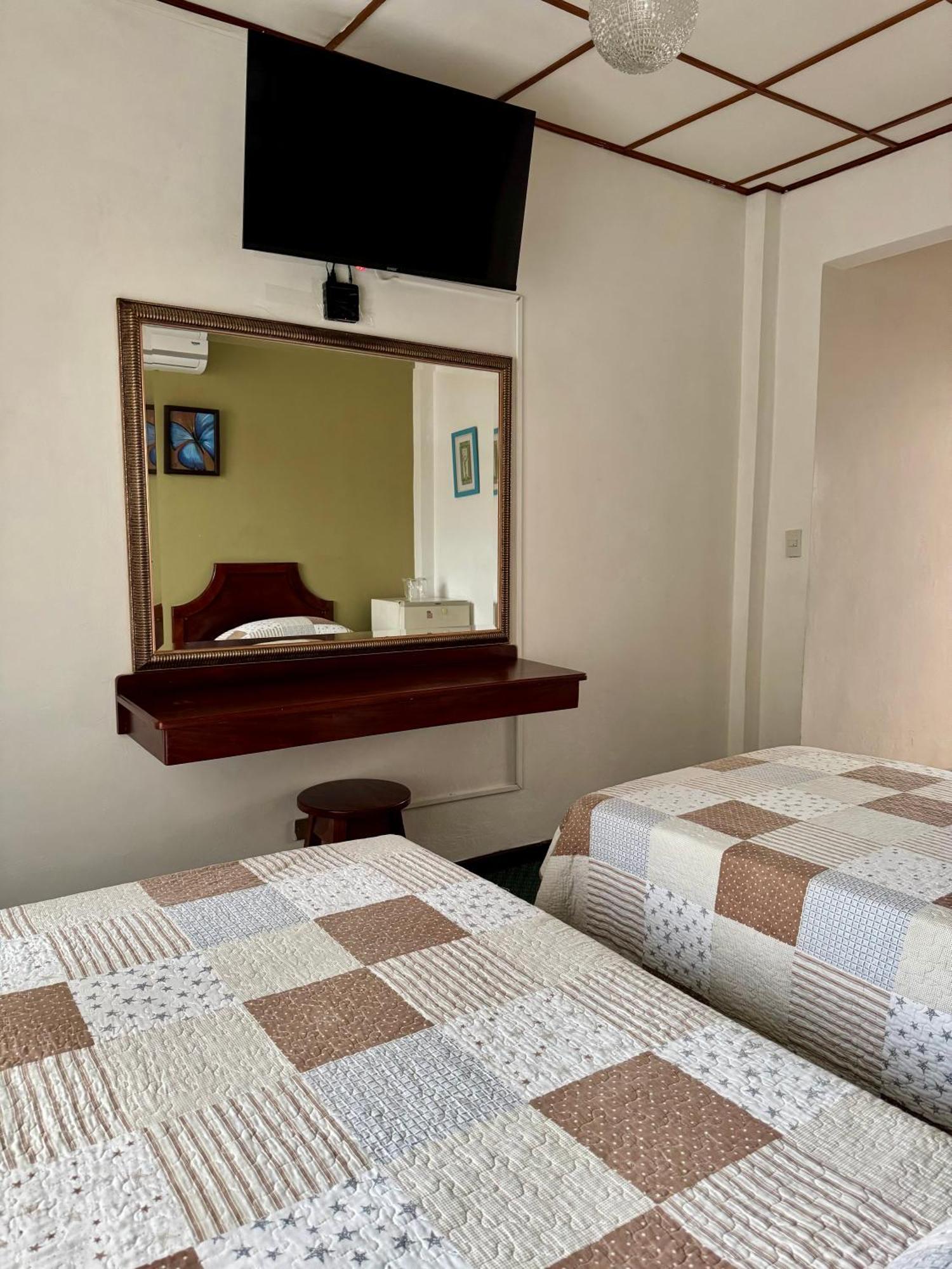 Hotel Malinche Quepos Eksteriør bilde